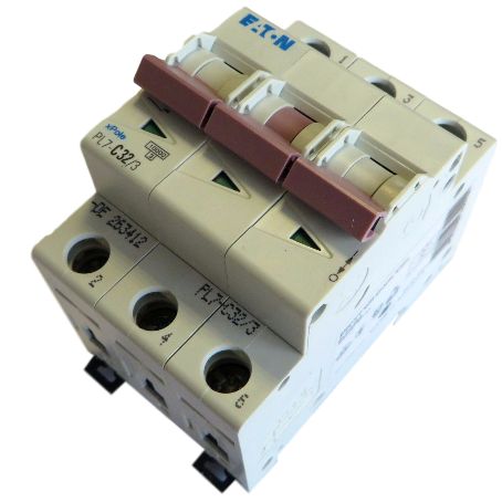 Întrerupător automat tripolar PL7 32A C32/3 10kA Eaton